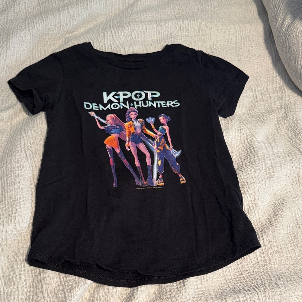 K-POP Demon Hunters - black graphic tee - kids